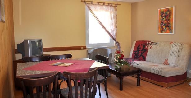 Wohnzimmer (jetzt mit neuem Flachbild-TV)